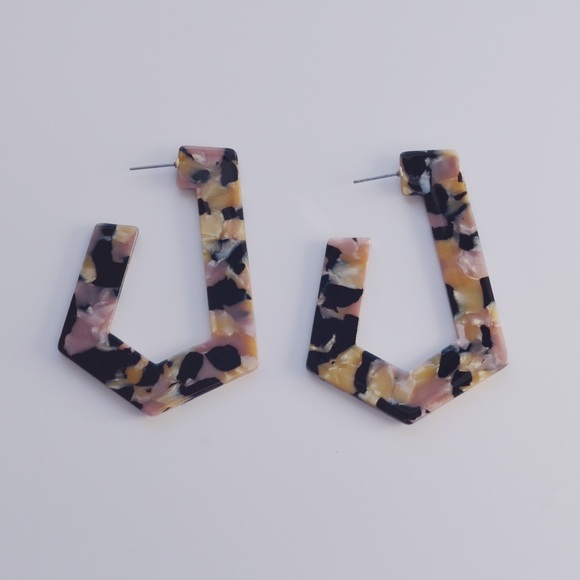 Large Multi Tortoise Resin Hoop Earrings - Picture 5 of 7